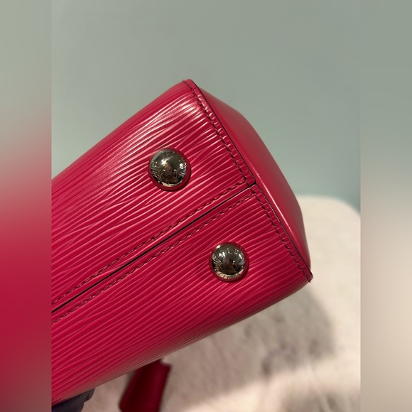 Louis Vuitton EUC Cluny BB in Hot Pink Epi Leather Crossbody/ Top Handle - Picture 8 of 13